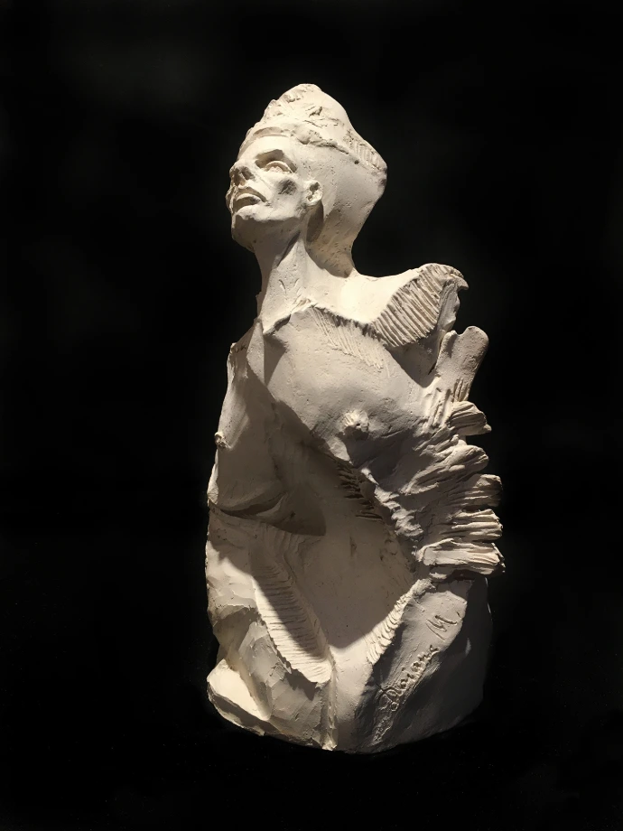 Emperador, escultura en cerámica de Daiana Méndez DMK (2022)